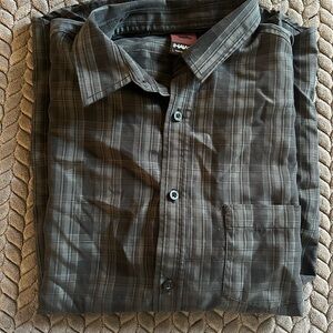Tony Hawk Men's Dark Gray Plaid Button Down Shirt